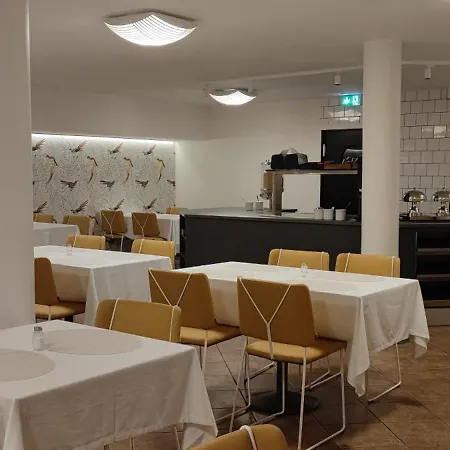 מלון Esplanad 2*