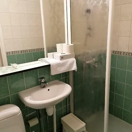 Esplanad מלון 2*