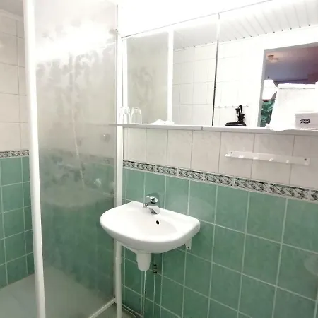 Esplanad מלון 2*